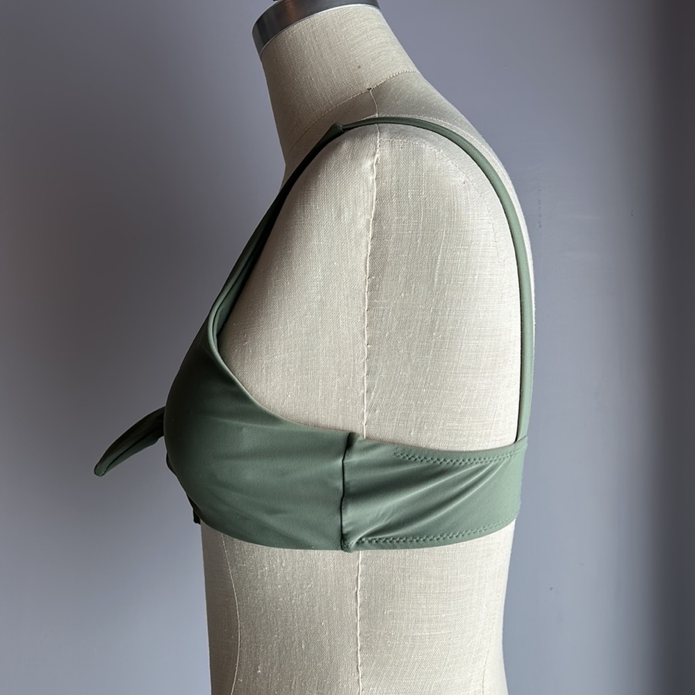 Zaful green plunge knotted tie front bikini top Size medium - Picture 3 of 7